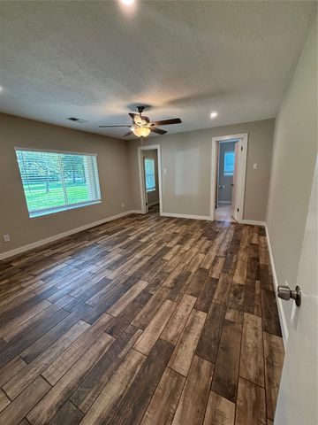 8049 Forest Hills Drive, Montgomery, TX 77316