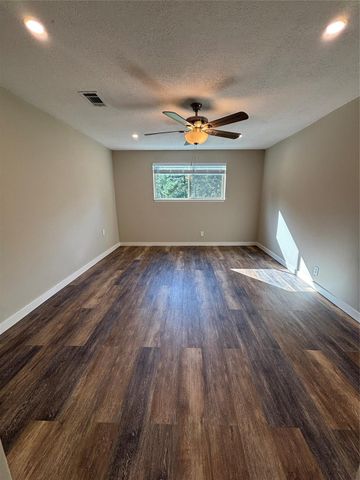 8049 Forest Hills Drive, Montgomery, TX 77316