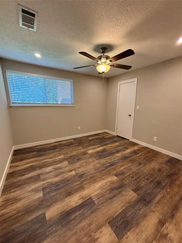 8049 Forest Hills Drive, Montgomery, TX 77316