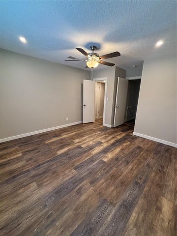 8049 Forest Hills Drive, Montgomery, TX 77316