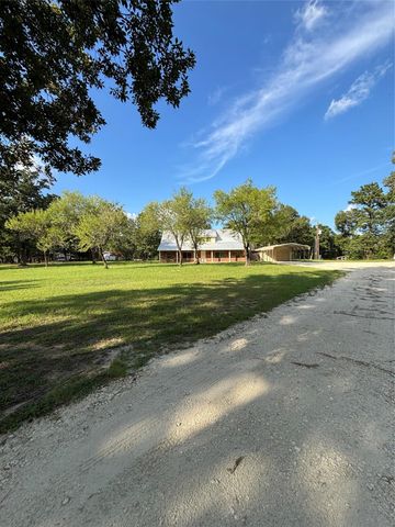 8049 Forest Hills Drive, Montgomery, TX 77316