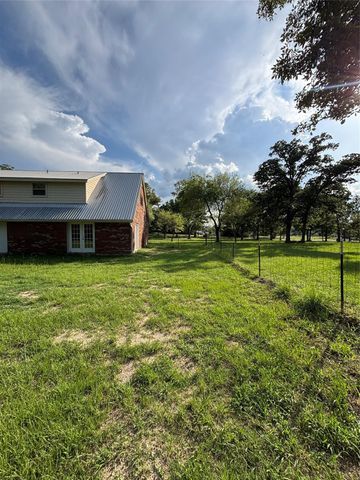 8049 Forest Hills Drive, Montgomery, TX 77316