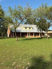 8049 Forest Hills Drive, Montgomery, TX 77316