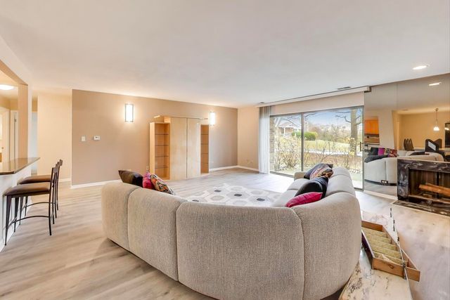 3110 Pheasant Creek Drive 104, Northbrook, IL 60062