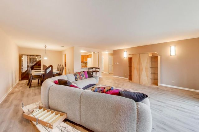 3110 Pheasant Creek Drive 104, Northbrook, IL 60062