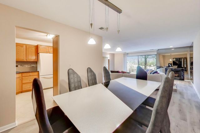 3110 Pheasant Creek Drive 104, Northbrook, IL 60062