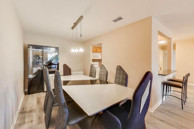 3110 Pheasant Creek Drive 104, Northbrook, IL 60062