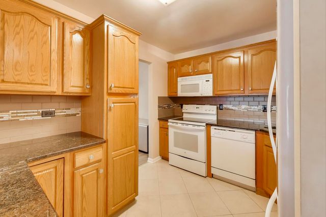 3110 Pheasant Creek Drive 104, Northbrook, IL 60062