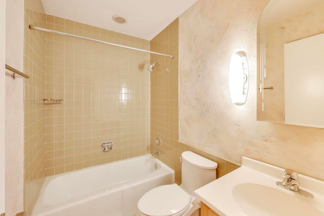 3110 Pheasant Creek Drive 104, Northbrook, IL 60062