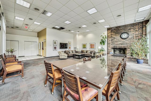 3110 Pheasant Creek Drive 104, Northbrook, IL 60062