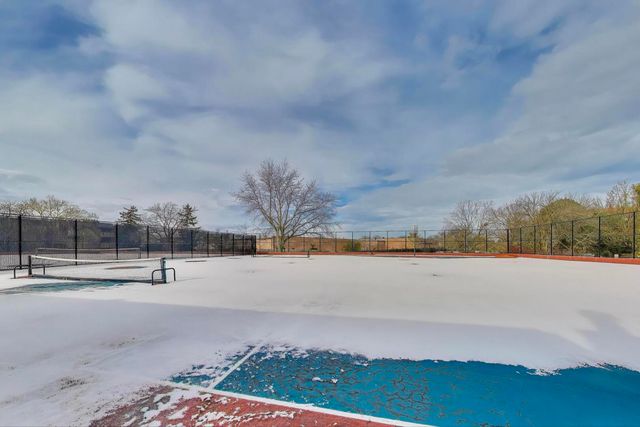 3110 Pheasant Creek Drive 104, Northbrook, IL 60062