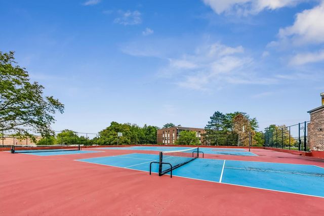 3110 Pheasant Creek Drive 104, Northbrook, IL 60062