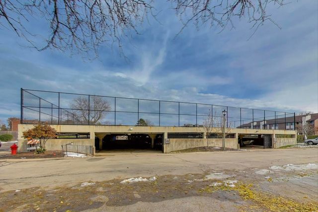 3110 Pheasant Creek Drive 104, Northbrook, IL 60062