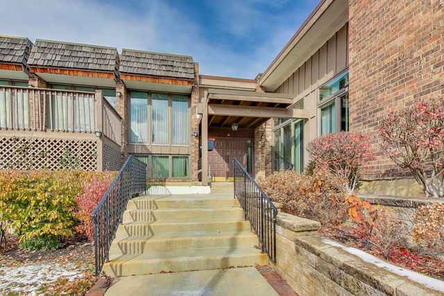 3110 Pheasant Creek Drive 104, Northbrook, IL 60062