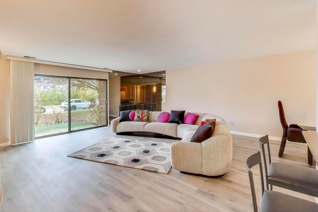 3110 Pheasant Creek Drive 104, Northbrook, IL 60062