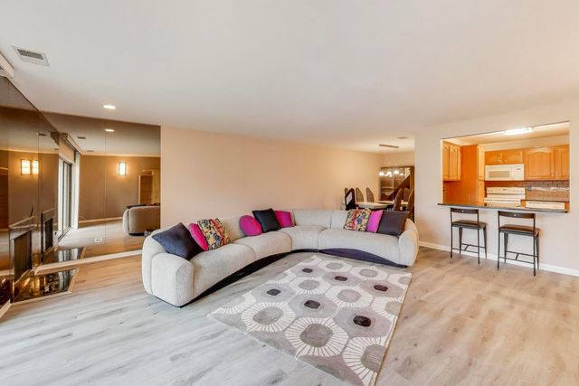 3110 Pheasant Creek Drive 104, Northbrook, IL 60062