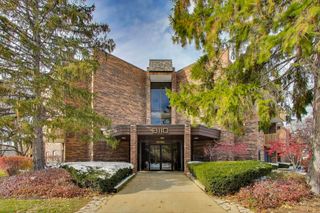 3110 Pheasant Creek Drive 104, Northbrook, IL 60062