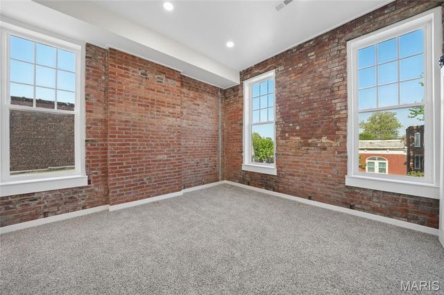 3706 Iowa Avenue, St Louis, MO 63118
