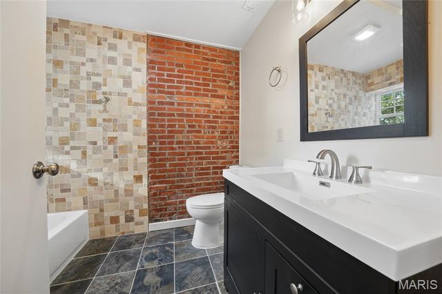 3706 Iowa Avenue, St Louis, MO 63118