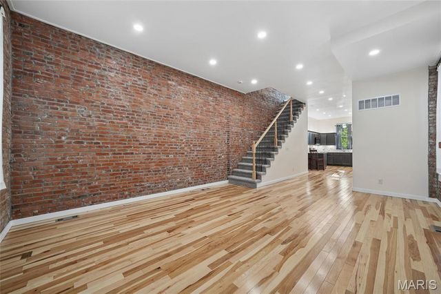 3706 Iowa Avenue, St Louis, MO 63118