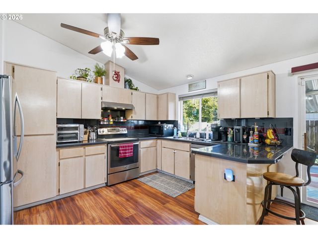 7417 Se SHERRETT St, Portland, OR 97206