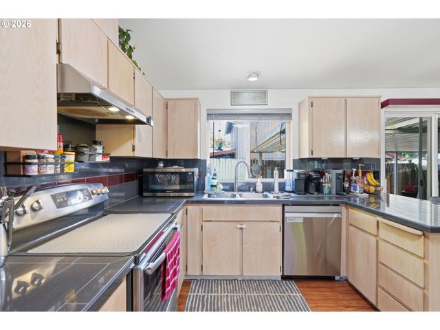 7417 Se SHERRETT St, Portland, OR 97206