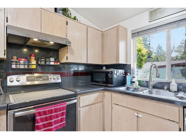 7417 Se SHERRETT St, Portland, OR 97206