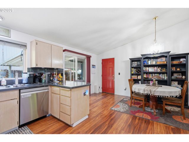 7417 Se SHERRETT St, Portland, OR 97206