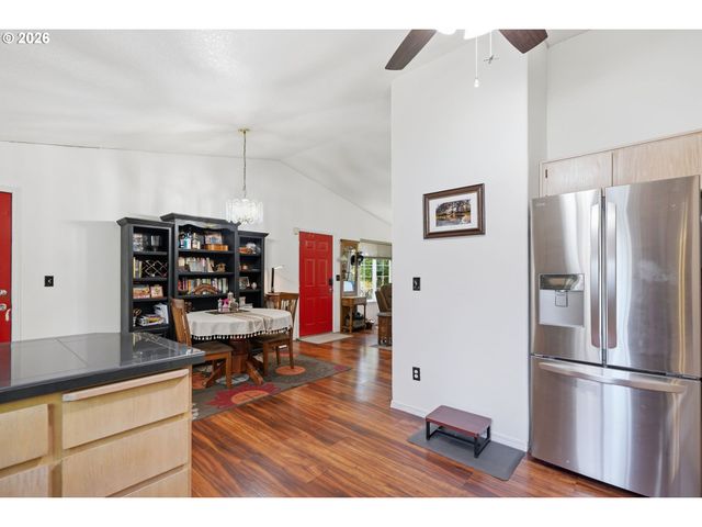 7417 Se SHERRETT St, Portland, OR 97206