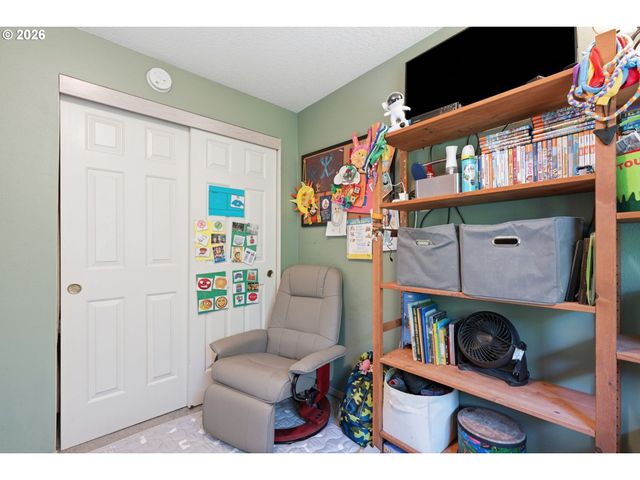 7417 Se SHERRETT St, Portland, OR 97206