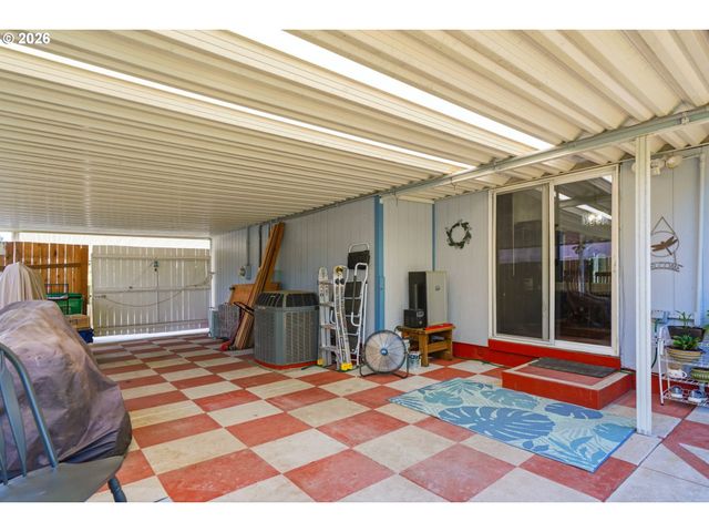 7417 Se SHERRETT St, Portland, OR 97206