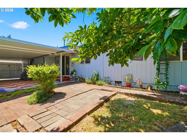 7417 Se SHERRETT St, Portland, OR 97206