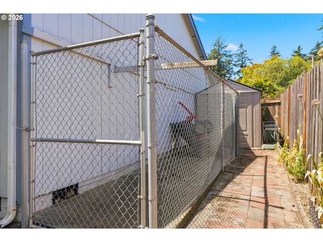 7417 Se SHERRETT St, Portland, OR 97206