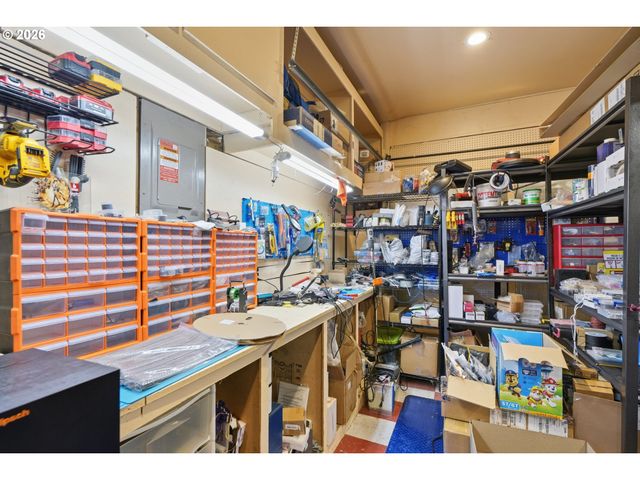 7417 Se SHERRETT St, Portland, OR 97206