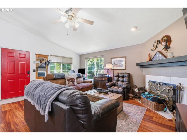 7417 Se SHERRETT St, Portland, OR 97206
