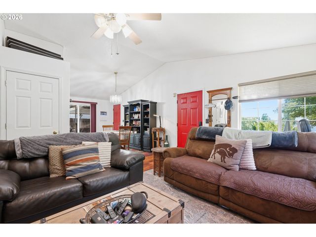 7417 Se SHERRETT St, Portland, OR 97206