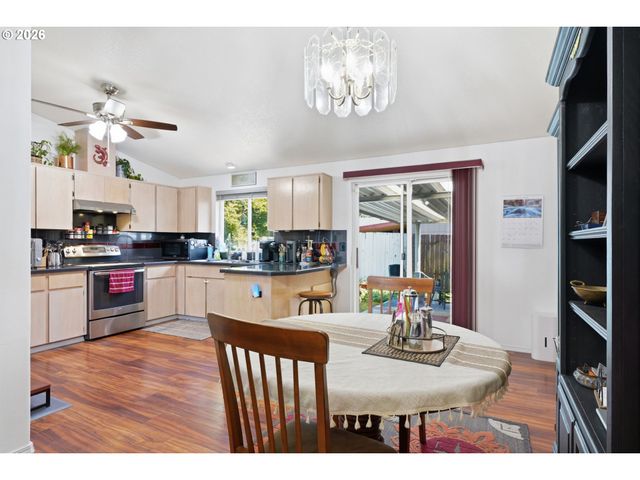 7417 Se SHERRETT St, Portland, OR 97206