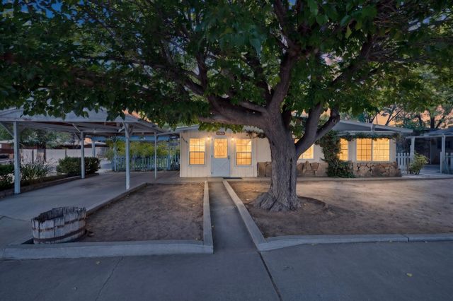 1860 Elena Circle SW, Albuquerque, NM 87105