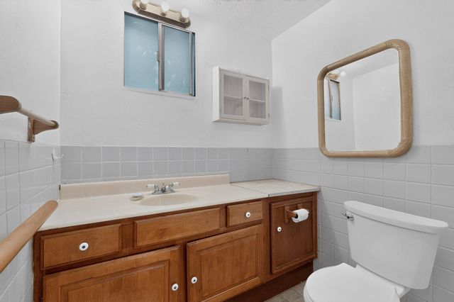 1860 Elena Circle SW, Albuquerque, NM 87105