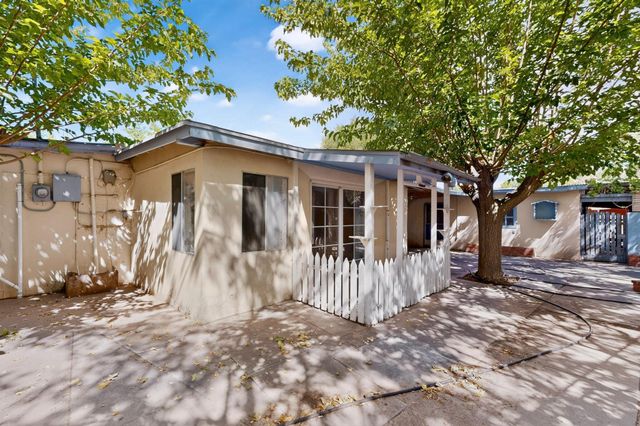 1860 Elena Circle SW, Albuquerque, NM 87105