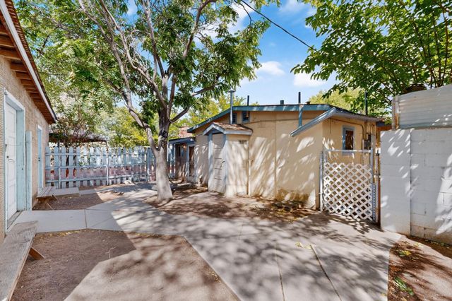 1860 Elena Circle SW, Albuquerque, NM 87105