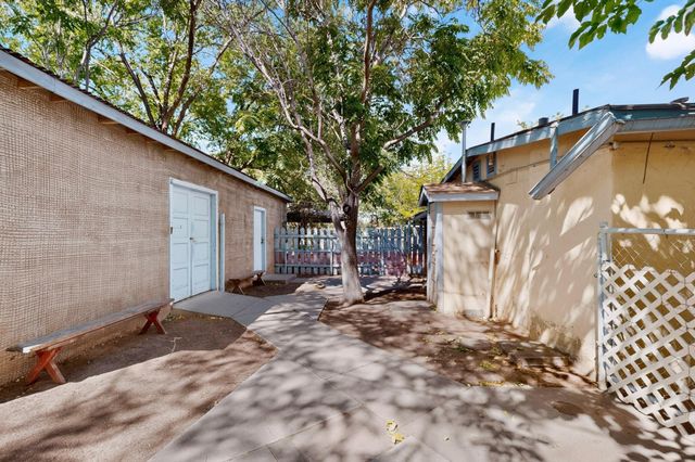 1860 Elena Circle SW, Albuquerque, NM 87105