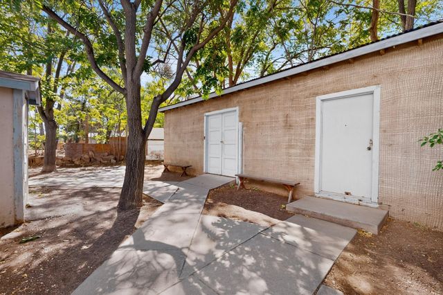 1860 Elena Circle SW, Albuquerque, NM 87105