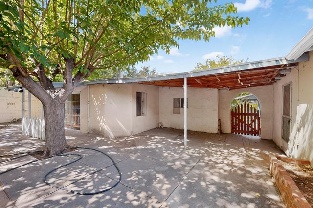 1860 Elena Circle SW, Albuquerque, NM 87105