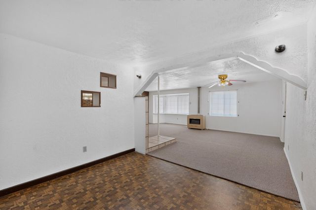 1860 Elena Circle SW, Albuquerque, NM 87105
