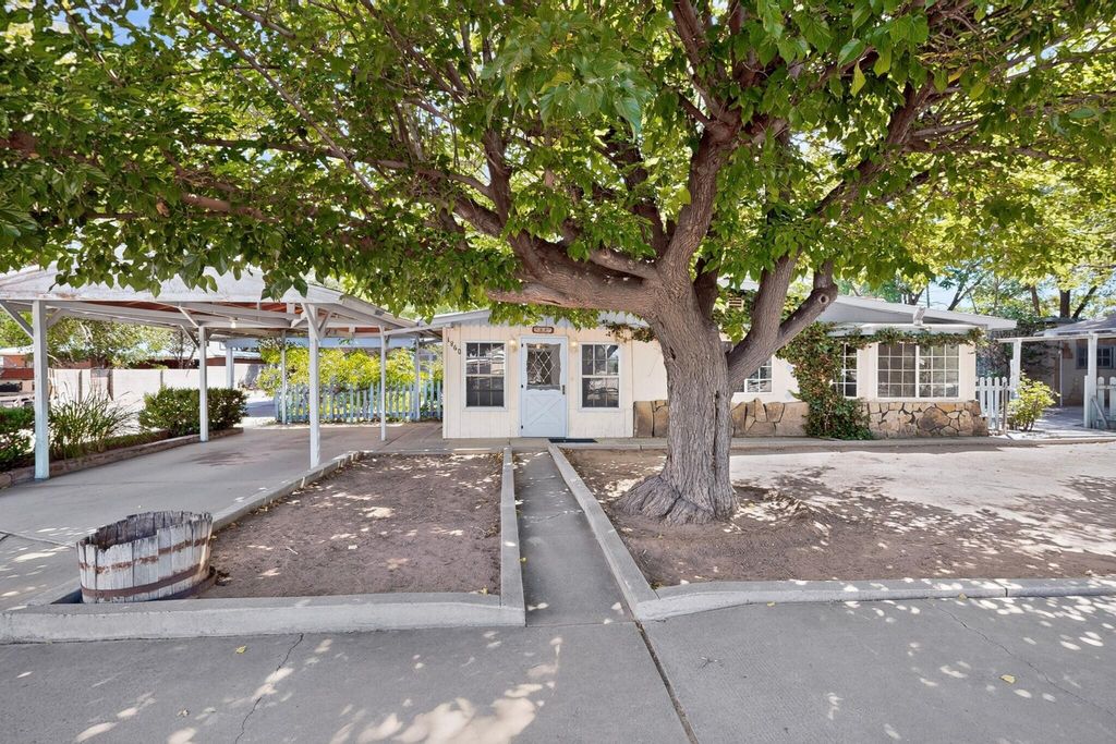 1860 Elena Circle SW, Albuquerque, NM 87105