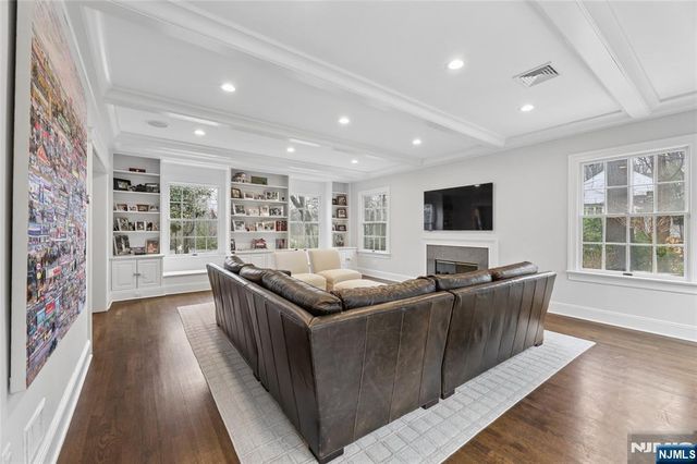 14 Old Smith Road, Tenafly, NJ 07670