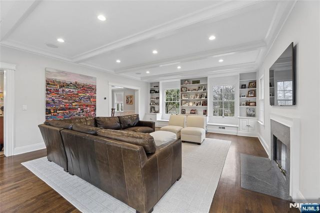 14 Old Smith Road, Tenafly, NJ 07670