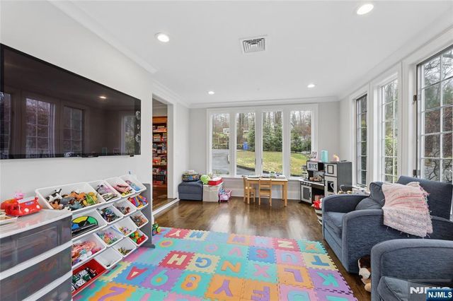 14 Old Smith Road, Tenafly, NJ 07670