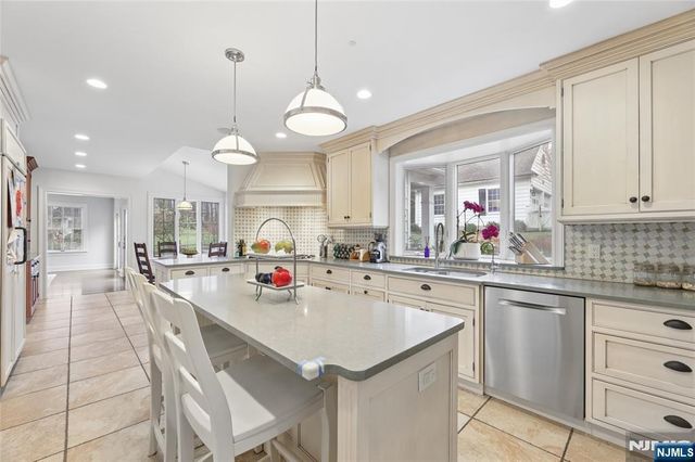 14 Old Smith Road, Tenafly, NJ 07670